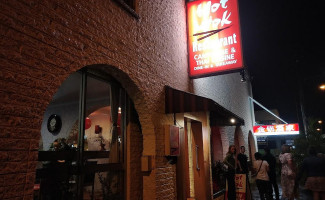Hot Wok outside