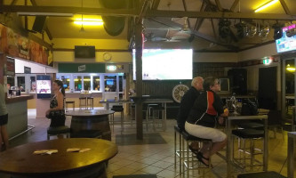 Howard Springs Tavern inside