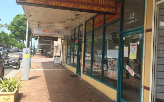 VN Noodle House outside