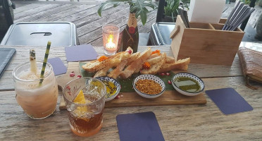 Hemingway's Brewery food