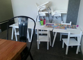 Slide N Shake Gordon inside