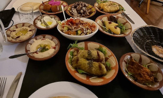 Zikrayat Lebanese food