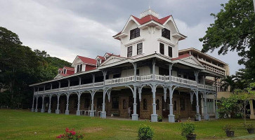 Chop'd Lechon outside