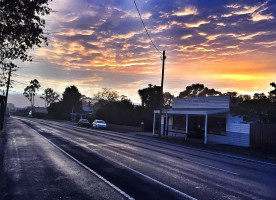 Frank and Connie's Kitchen outside