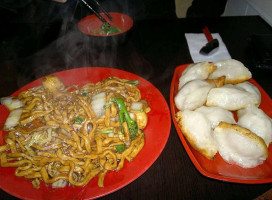 Yang yang noodle & dumplings food