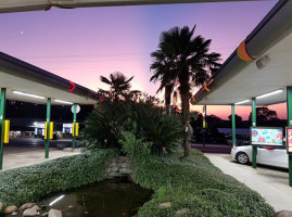 Drakesbrook outside