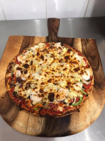 Dom's Pizza Parlour food