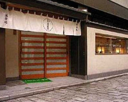 Manpasand Wada Pav outside