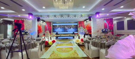 Nha Hang Tiec Cuoi Hoang Gia Tra Vinh inside