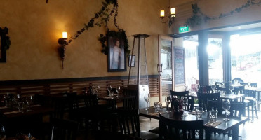 Abruzzo Italiano inside