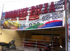 Big Guys Pizza outside