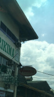Johnny's Fried Chicken outside