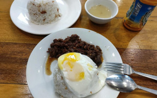 Tapsi Ni Vivian At Bulaluhan food