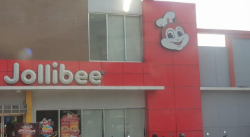 Jollibee outside