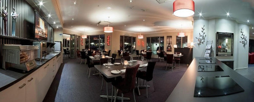 Platinum International À l'intérieur