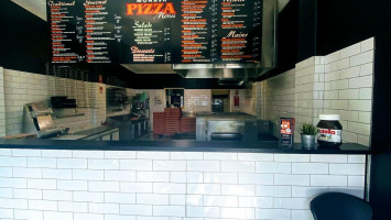 Monash Pizza outside