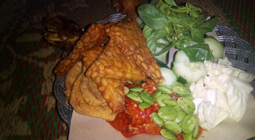 Bebek Bakar Ali Sastro food