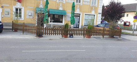 Centreway Takeaways outside