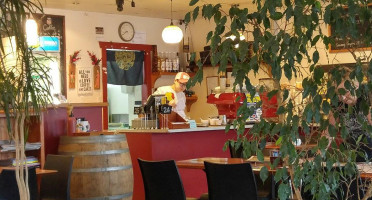 Peppers Cafe inside