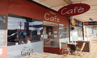Peppers Cafe outside