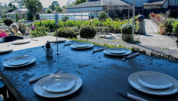 Petals 'n Pots Cafe outside