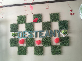 Desteàny outside