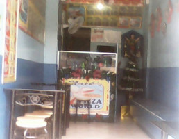 Nack's Pizza Shop outside