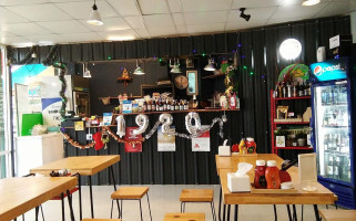 Est.1920 Burger&beer inside