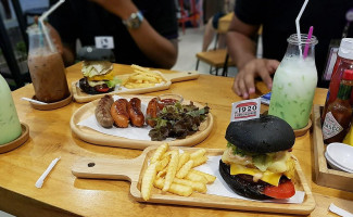 Est.1920 Burger&beer food