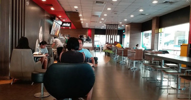 Mcdonald’s Zeer Rangsit (drive Thru) inside