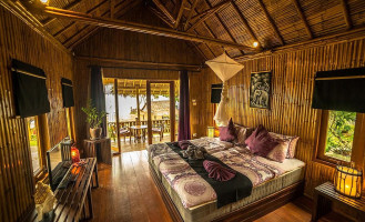 Lanta Lazy Days Bungalows inside