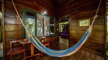 Bayt Al Wakeel مطعم بيت الوكيل inside