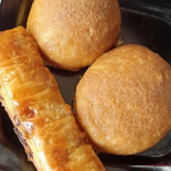 Eyang Uti Bakeshoppe Pastry food