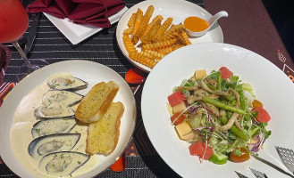 Ơ Bistro Nguyễn Gia Trí Steak Wine, Pizza Beer food