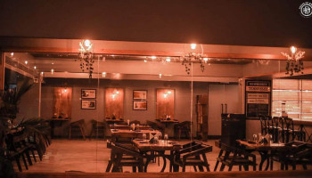 House Of Malts: Restobar inside