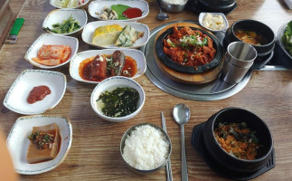 돌남산쌈밥 outside