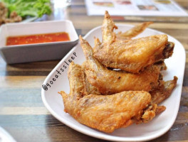 ร้านอาหารท่าพระจันทร์ food