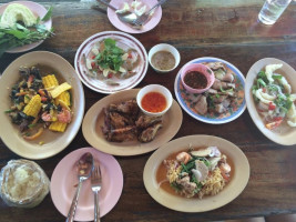 บัวส้มตำ food