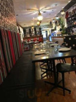 Zikrayat Lebanese inside