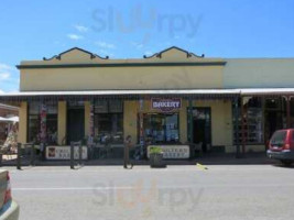 Chiltern Bakery outside