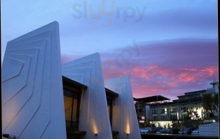 Qīng Shān Míng Yàn outside