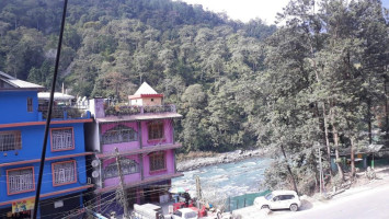 Highway Restaurent outside