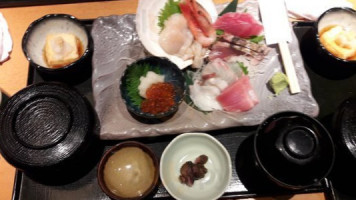 Dà Yú Rì Běn Hǎi Zhuāng や Hóng Qián Yì Qián Diàn Food