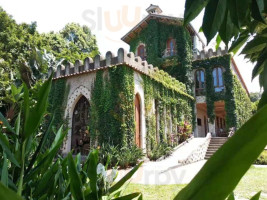 Chateau In The Air food