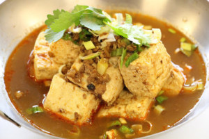 ā Kuān Yáng Ròu Lú Shāo é Chú Fáng food