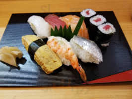 すし Qīng Shān inside