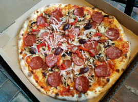 Heat Woodfired Pizza Bar food