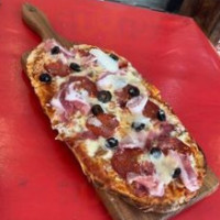 Love Boo's Pizza food