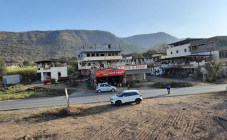 Shree Joshi Wadewale Paud Misal Cha Darbar food