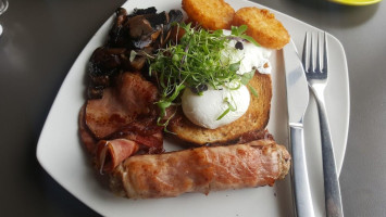 Creatures Of Habit Comida